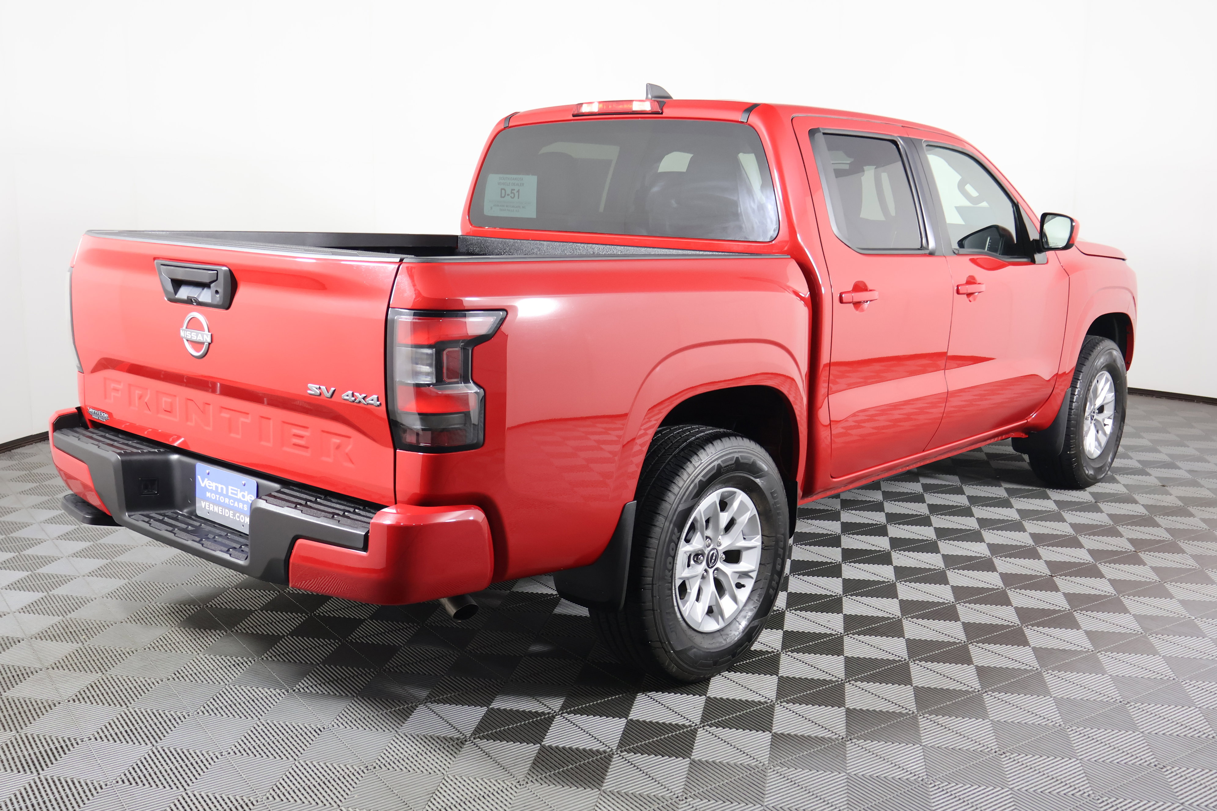 Used 2024 Nissan Frontier SV image 6