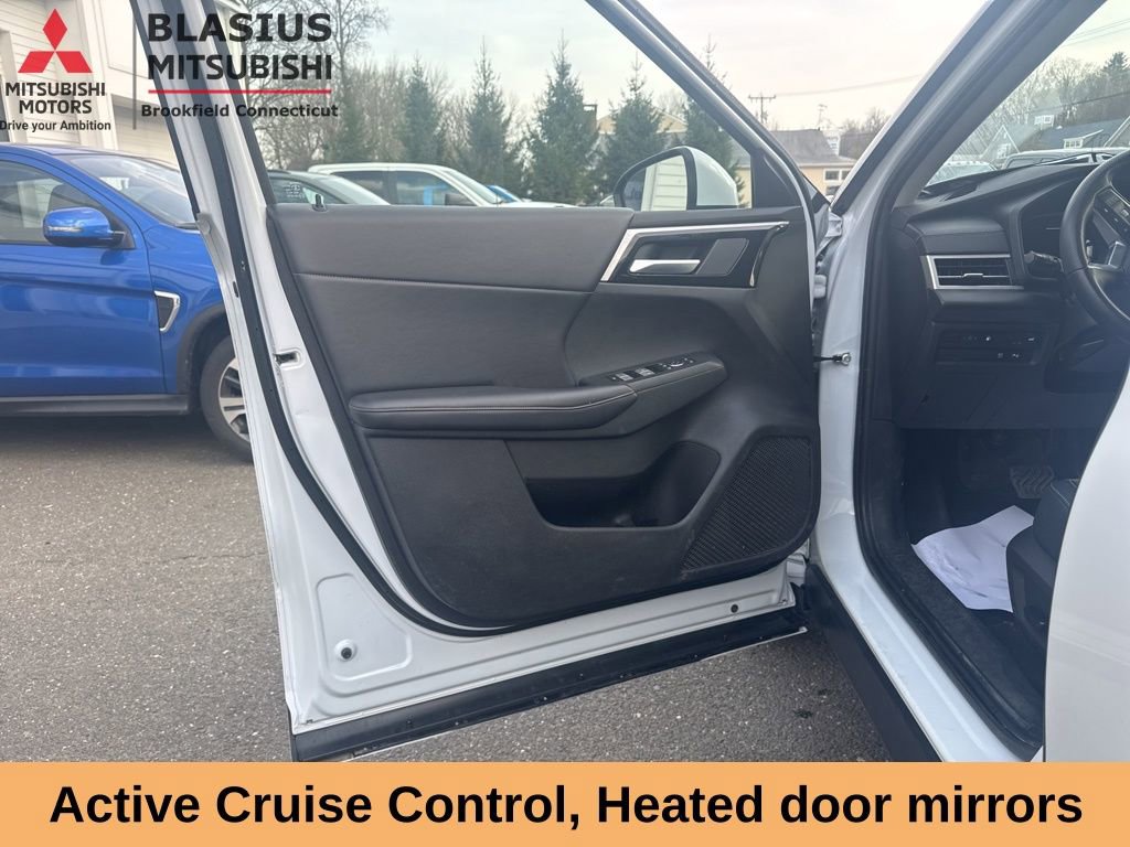 Used 2023 Mitsubishi Outlander 4WD Plug-In Hybrid image 15
