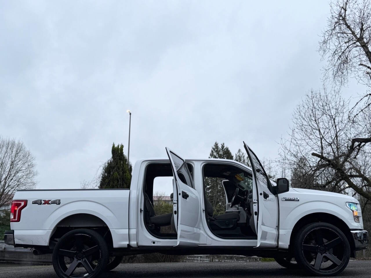 Used 2016 Ford F150 XLT image 11
