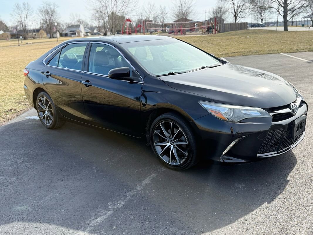 Used 2016 Toyota Camry XSE w/ Moonroof Package image 3