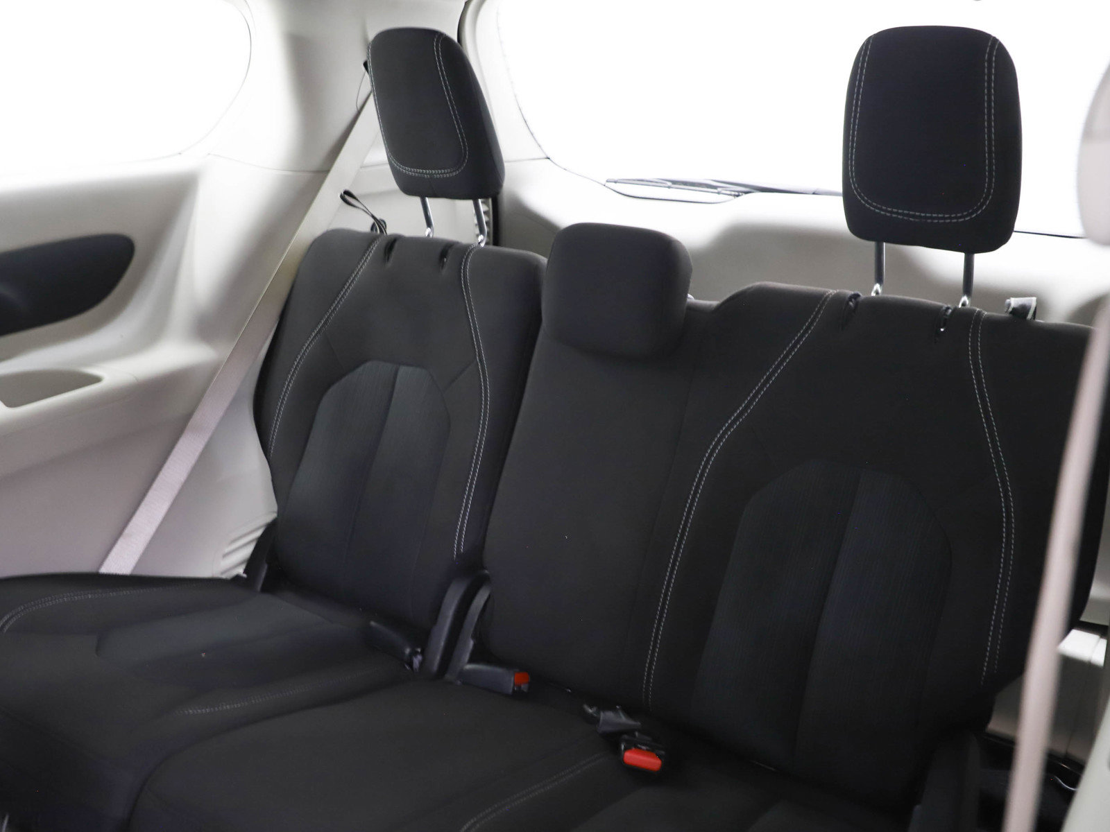 Used 2024 Chrysler Voyager LX image 14