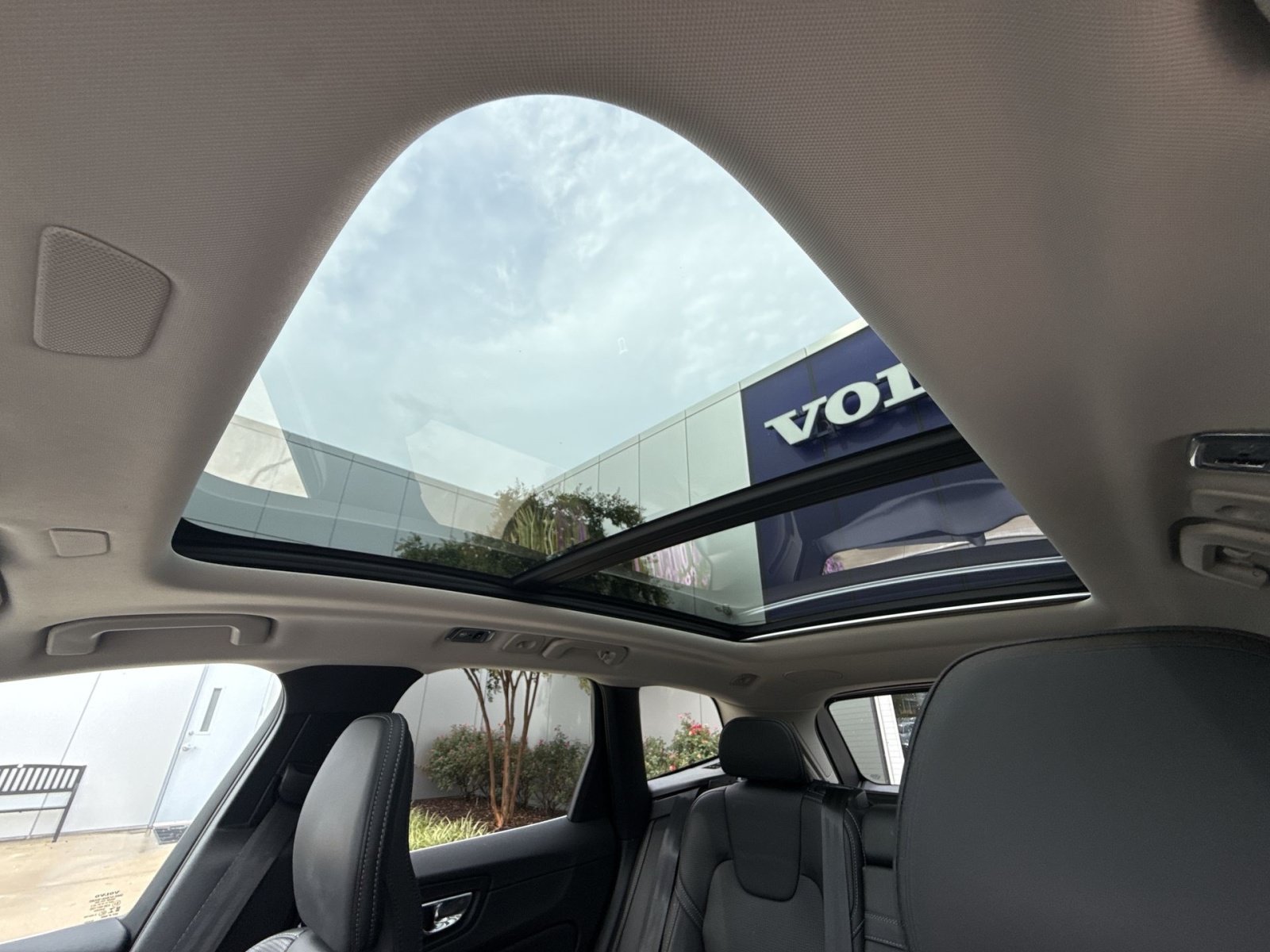 Used 2021 Volvo XC60 T5 Inscription w/ Advanced Package AWD/4WD image 32