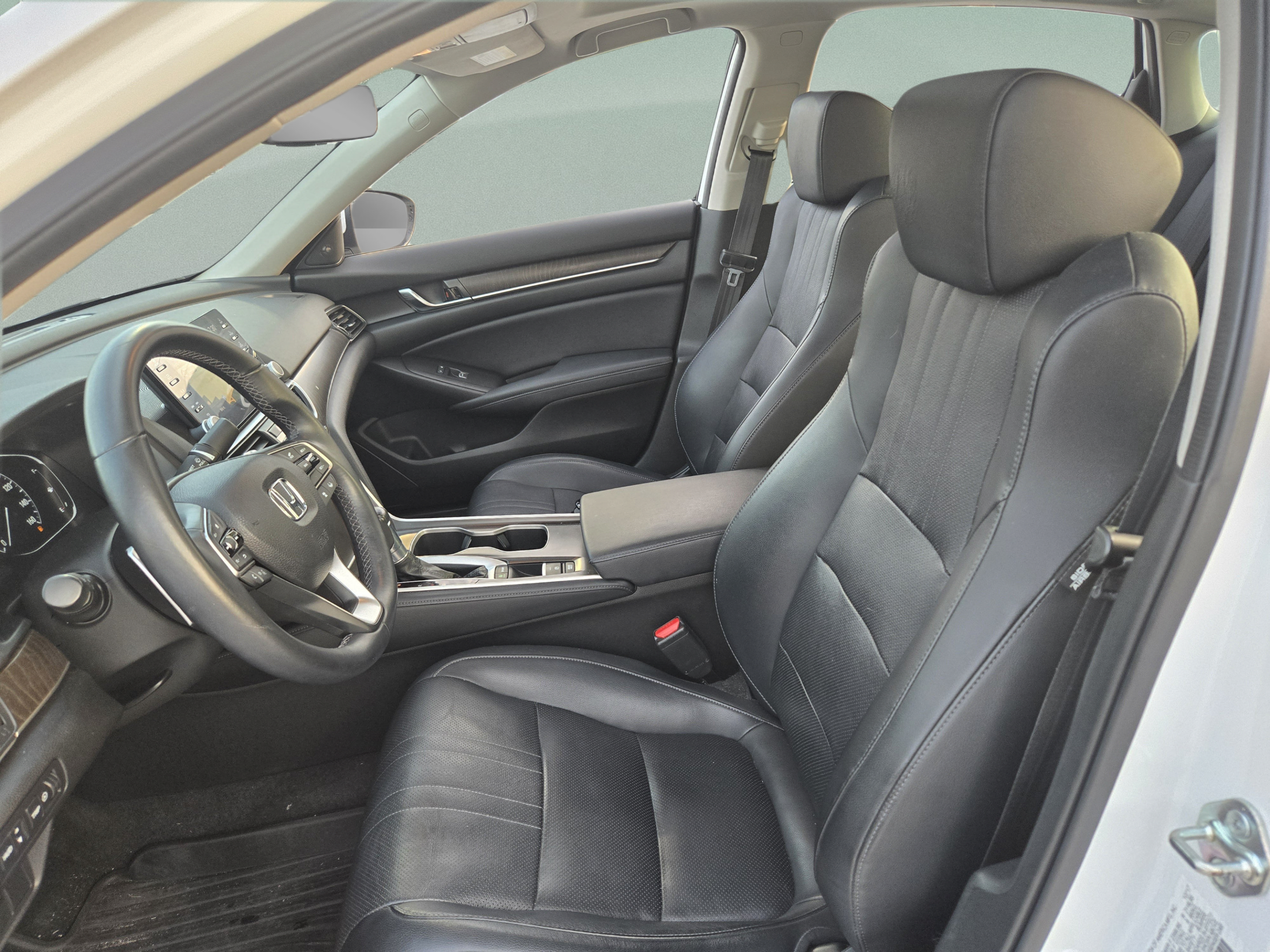 Used 2018 Honda Accord Touring image 11