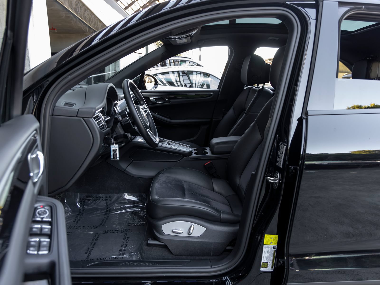 Certified 2021 Porsche Macan AWD/4WD image 24