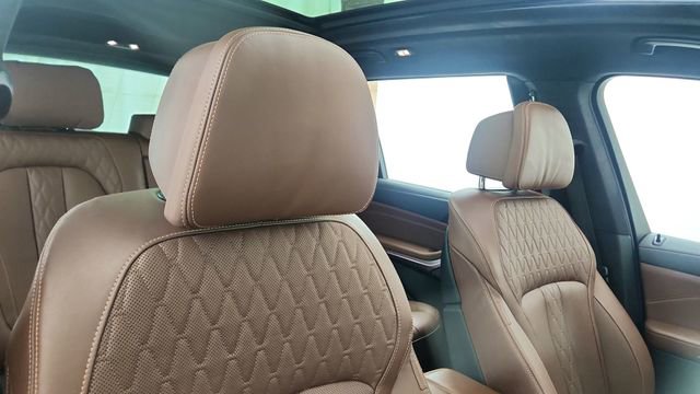 Used 2025 BMW X7 M60i image 23