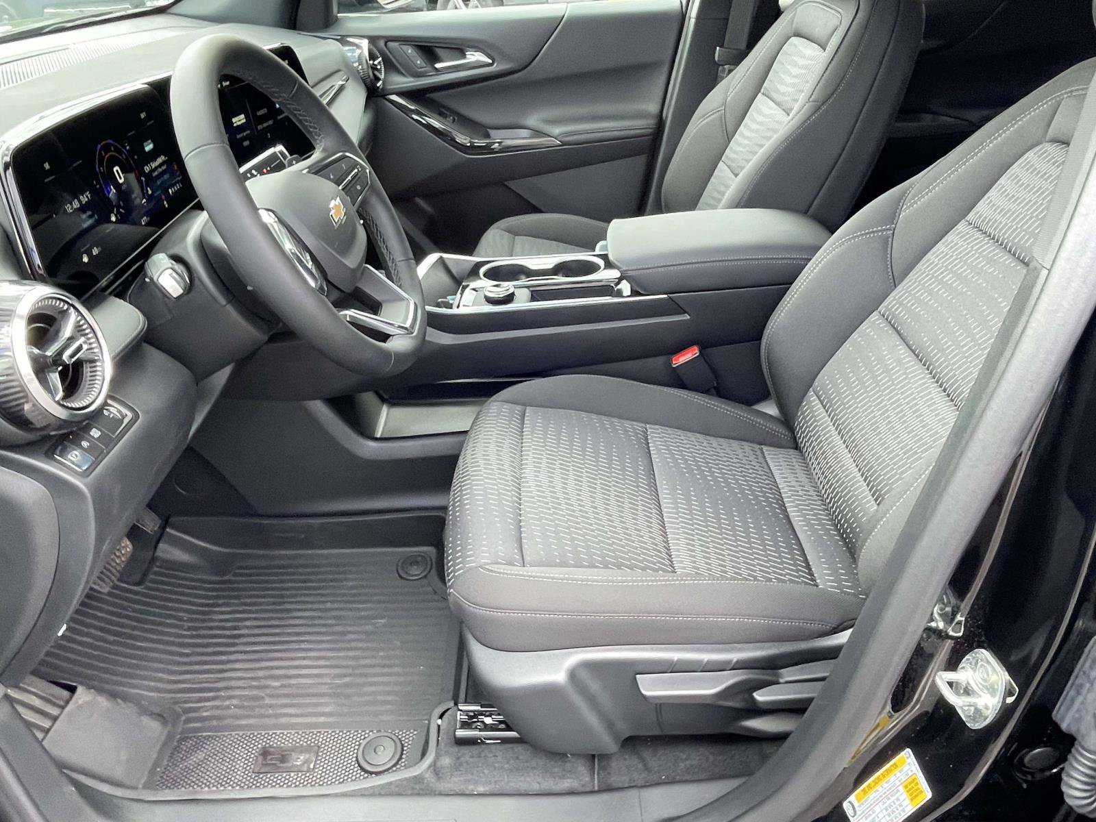 Used 2026 Chevrolet Equinox LT w/ Safety and Technology Package FWD image 13