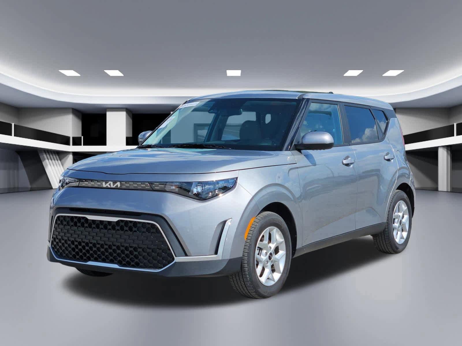 Certified 2025 Kia Soul LX FWD image 9