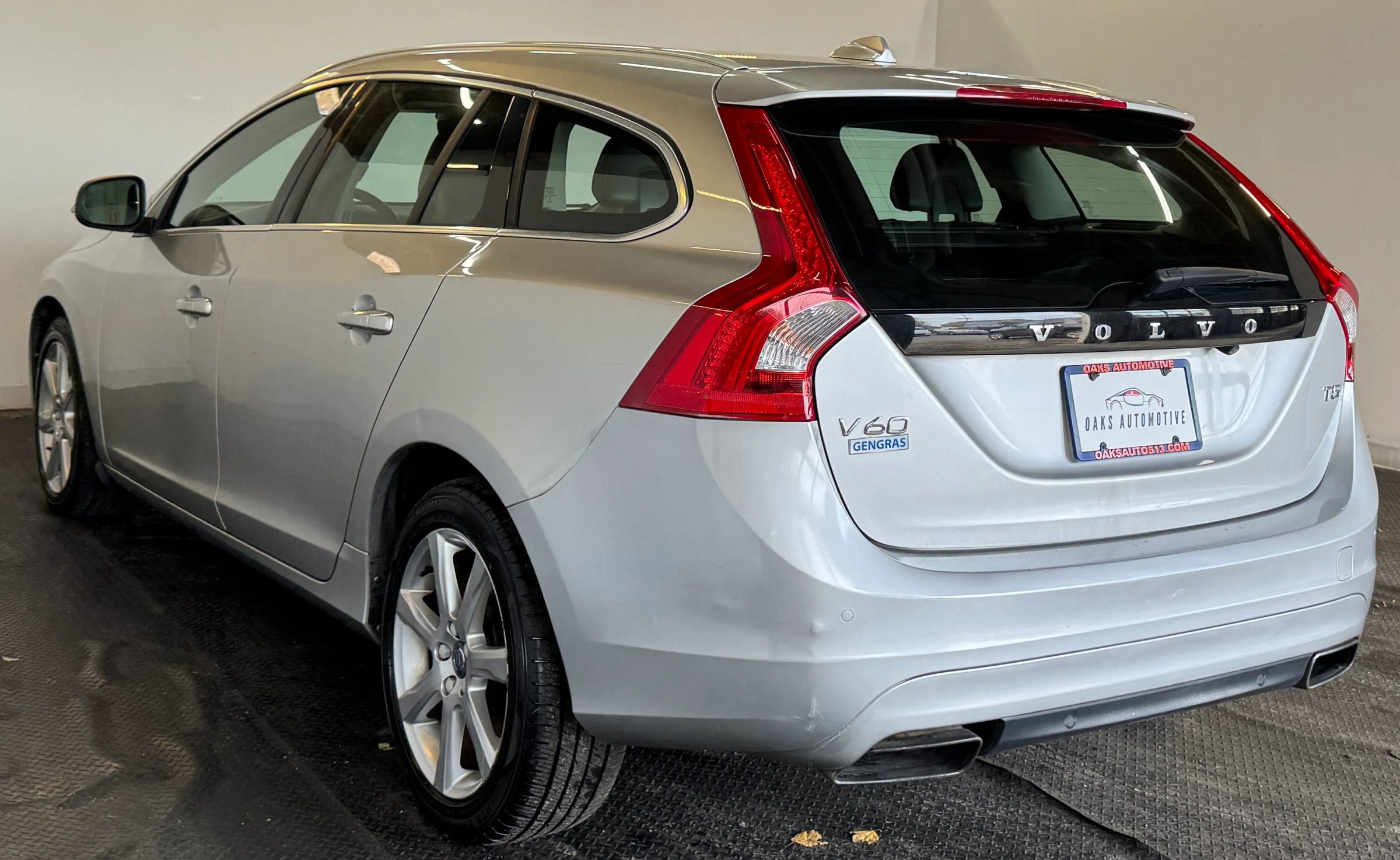 Used 2016 Volvo V60 T5 Premier w/ Convenience Package image 7