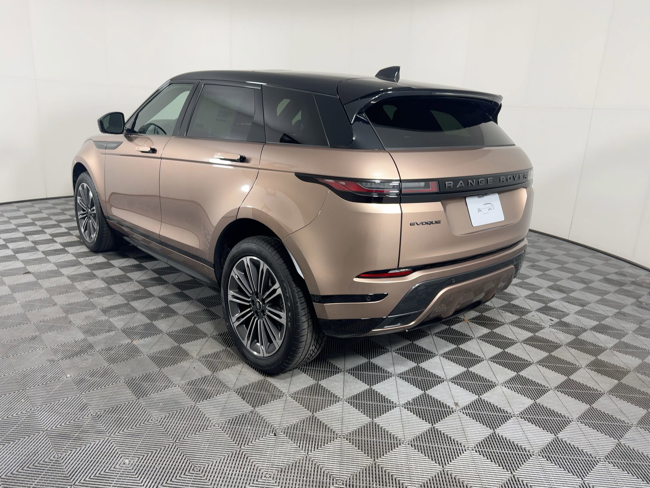 New 2026 Land Rover Range Rover Evoque Dynamic SE AWD/4WD image 3