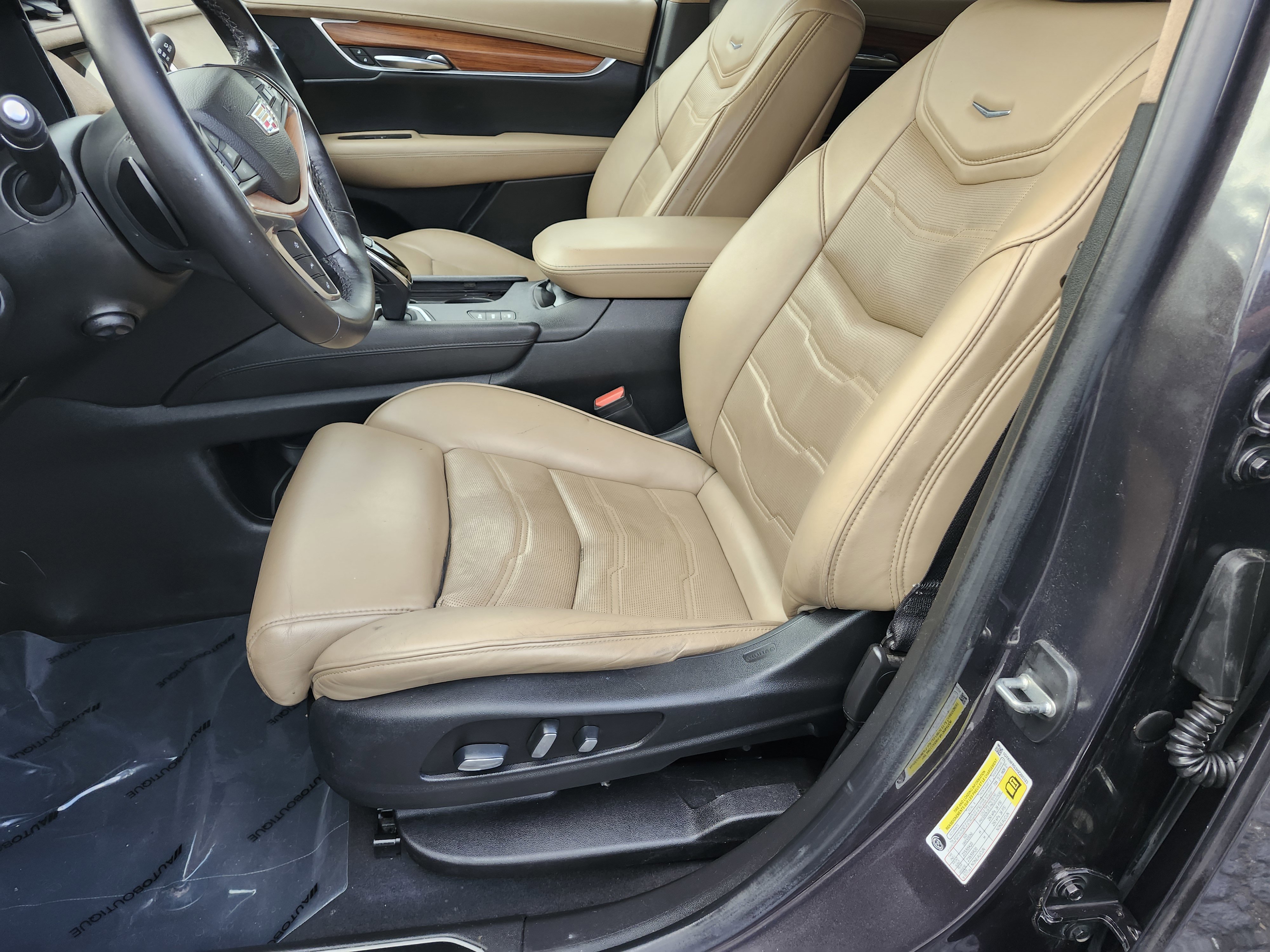 Used 2017 Cadillac XT5 Platinum AWD/4WD image 27