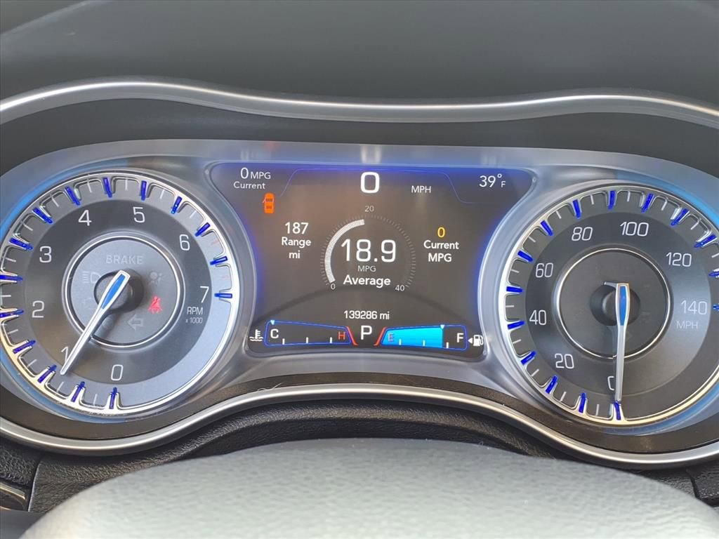 Used 2018 Chrysler 300 Limited image 6