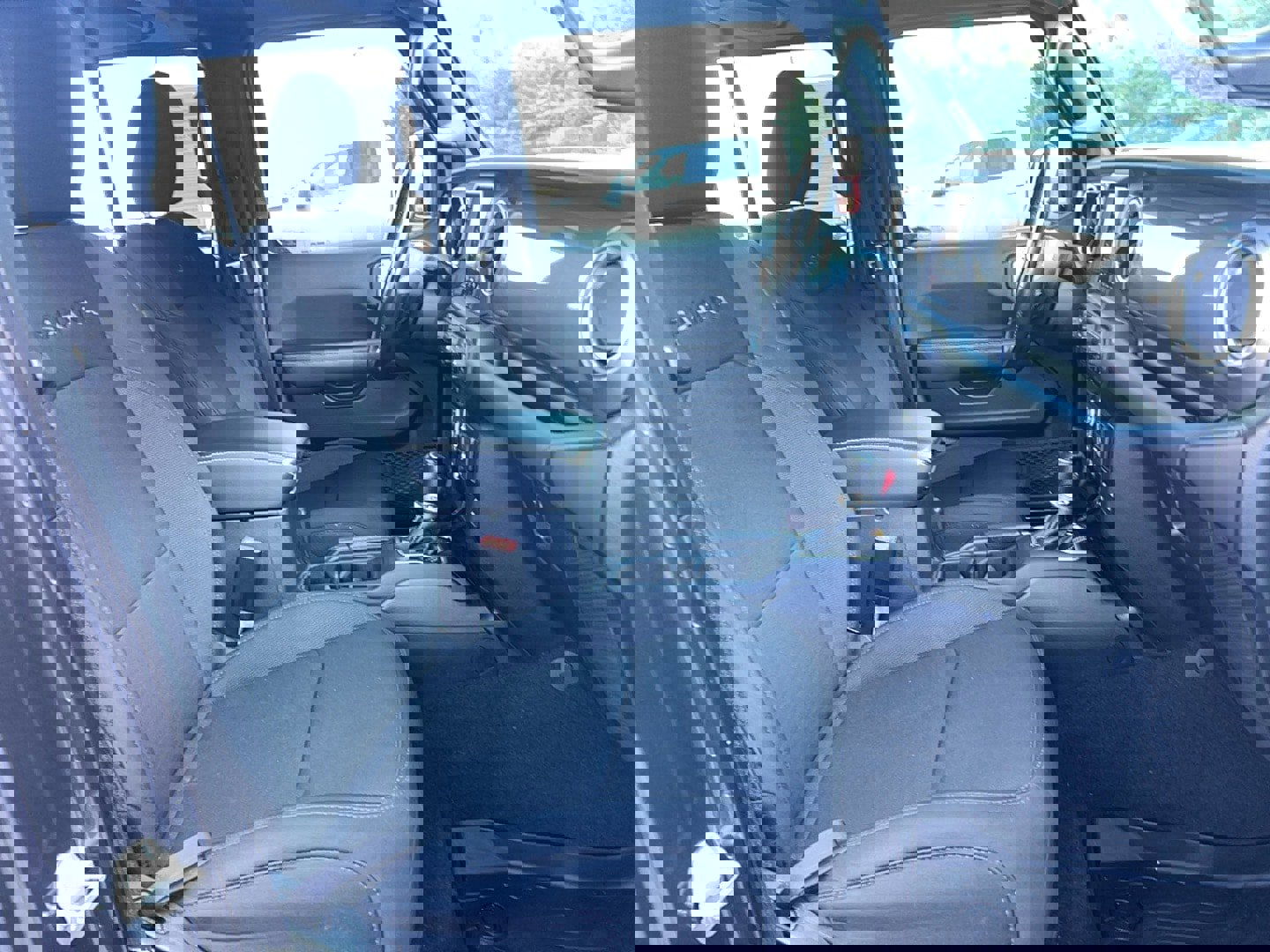 Used 2021 Jeep Wrangler Unlimited Sahara image 24