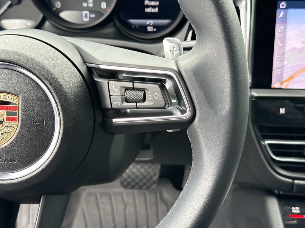 Used 2025 Porsche Macan AWD/4WD image 9