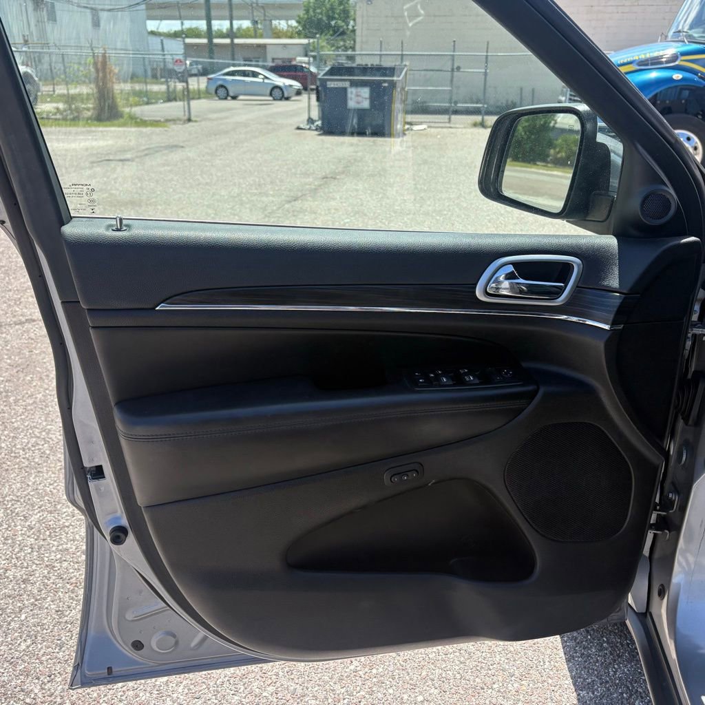 Used 2019 Jeep Grand Cherokee Limited AWD/4WD image 10