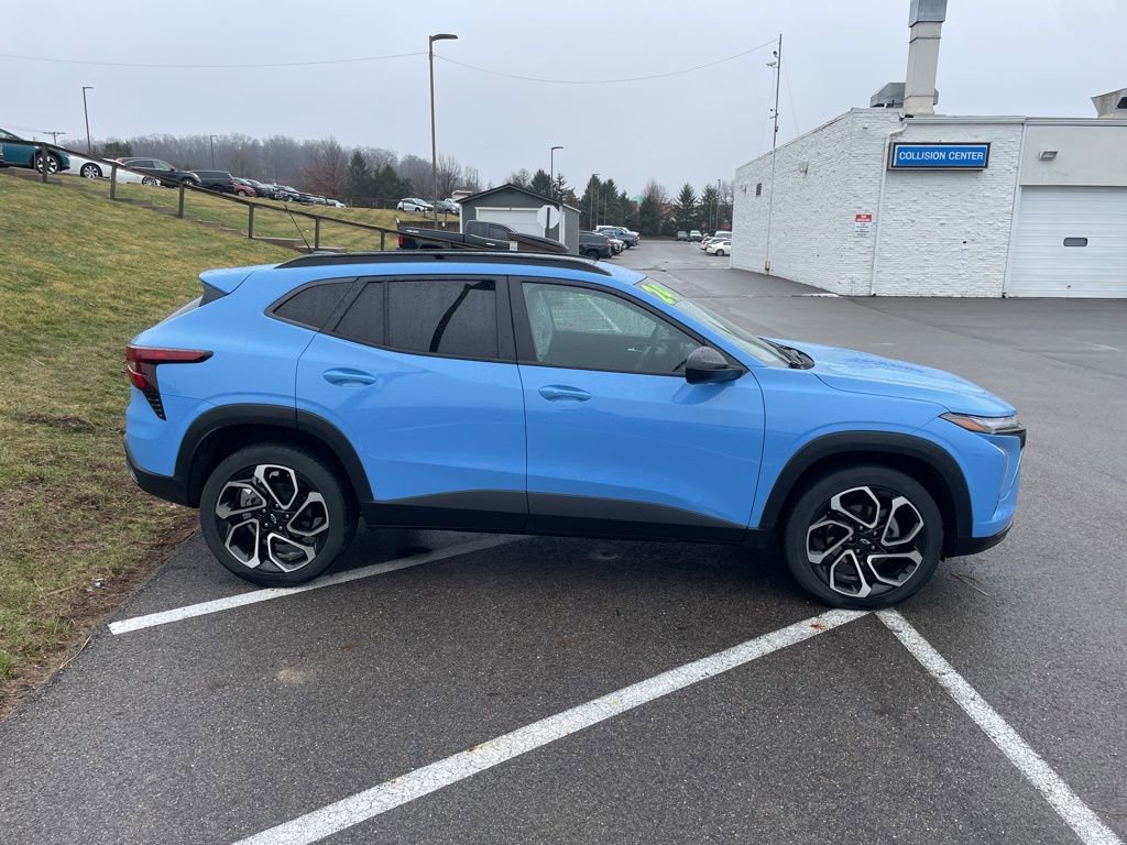 Used 2024 Chevrolet Trax RS w/ Sunroof Package image 4
