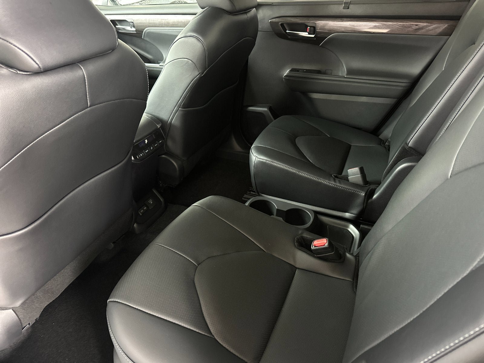 New 2026 Toyota Highlander Limited AWD/4WD image 11