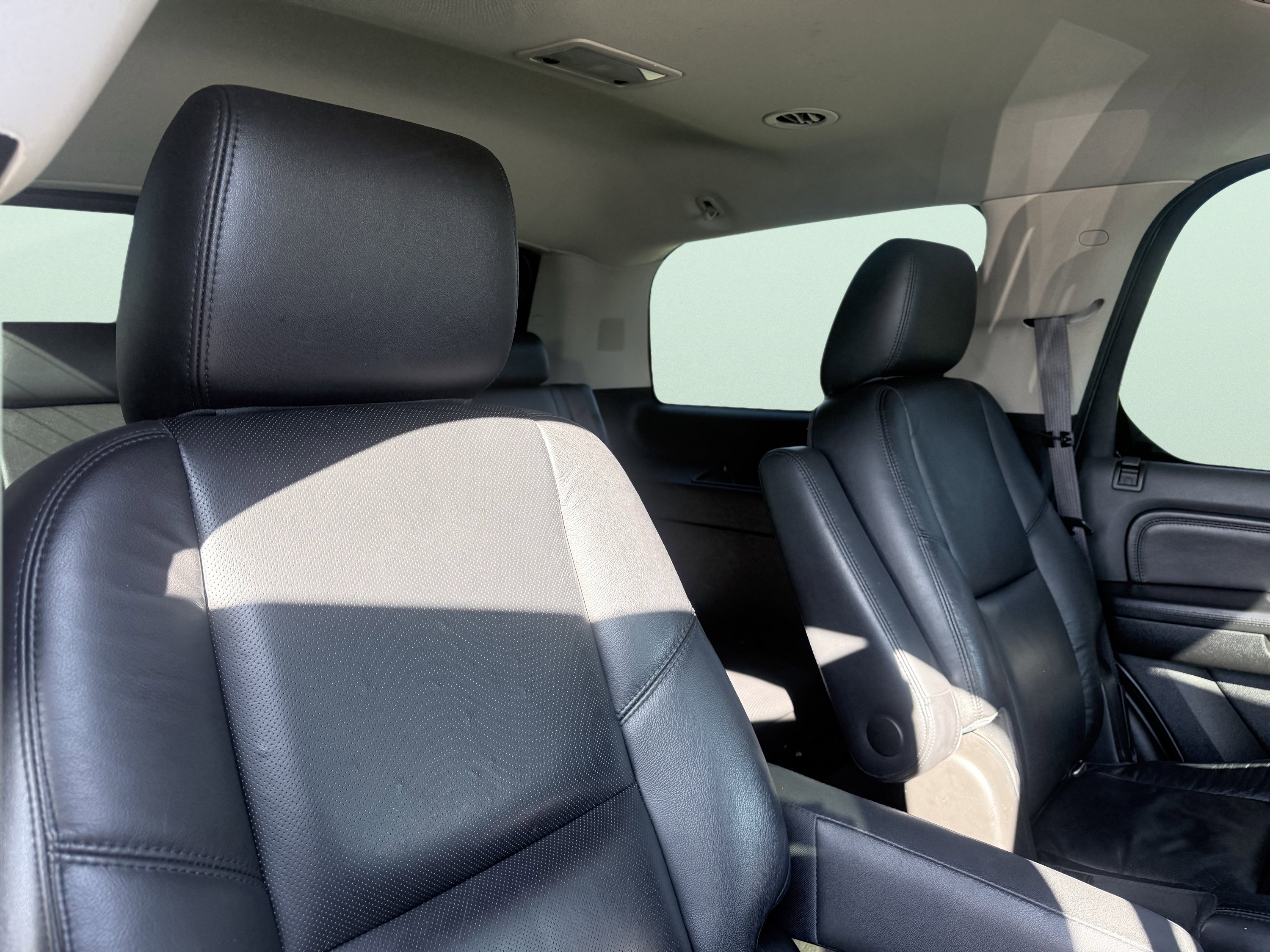 Used 2012 Cadillac Escalade Luxury RWD image 41