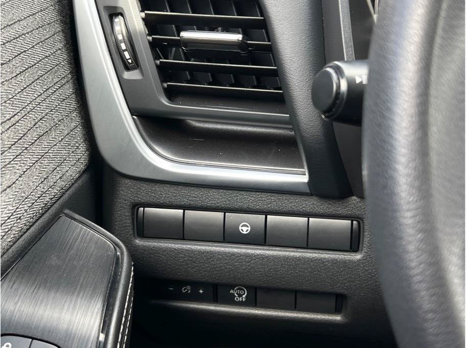 Used 2023 Nissan Rogue SV FWD image 18