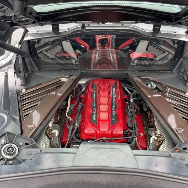 Used 2022 Chevrolet Corvette Stingray w/ Engine Appearance Package image 9