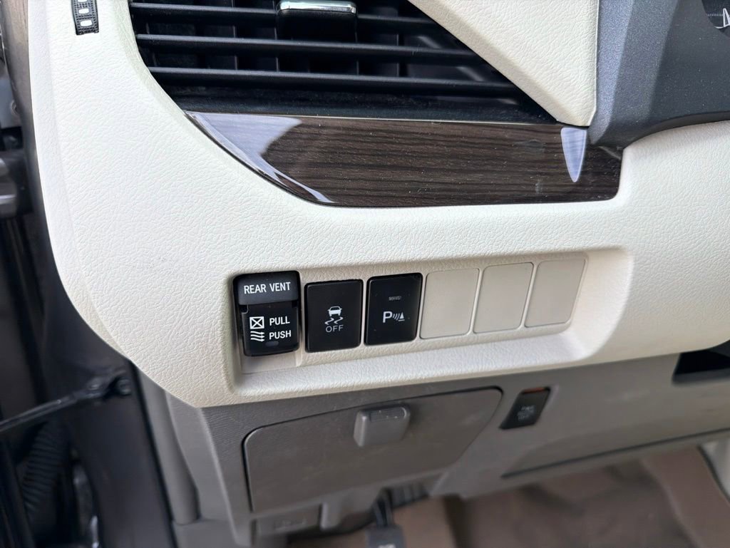 Used 2018 Toyota Sienna XLE w/ XLE Navigation Package FWD image 18