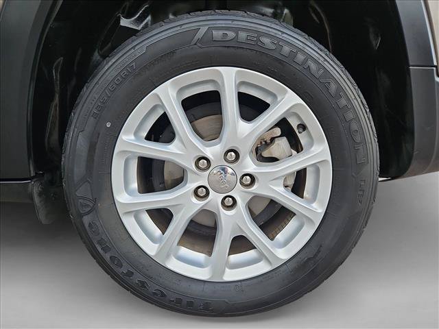 Used 2018 Jeep Cherokee Latitude Plus w/ Comfort/Convenience Group FWD image 23