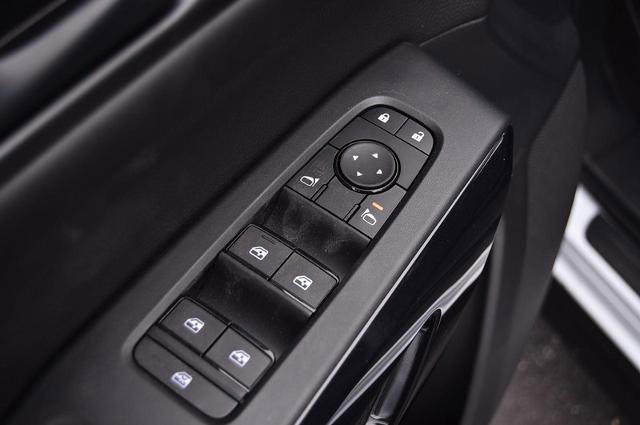 New 2025 Nissan Pathfinder SV image 9