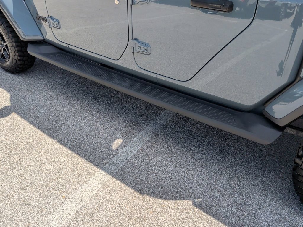 Used 2024 Jeep Gladiator Sport AWD/4WD image 49