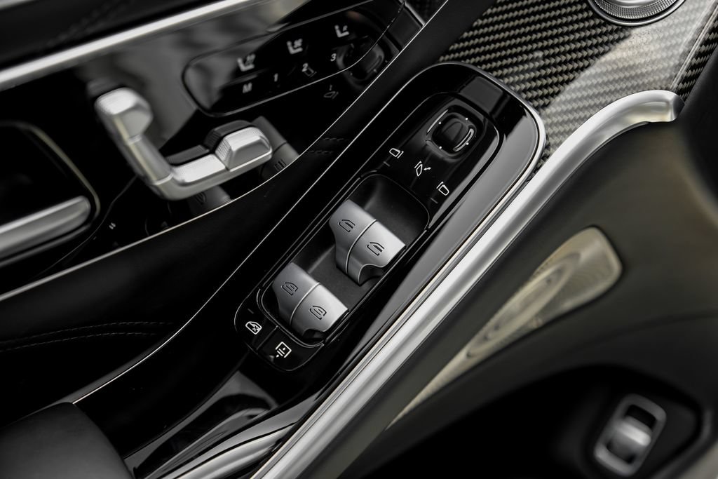 Used 2024 Mercedes-Benz S 63 AMG S w/ Carbon Fiber Exterior Package image 52