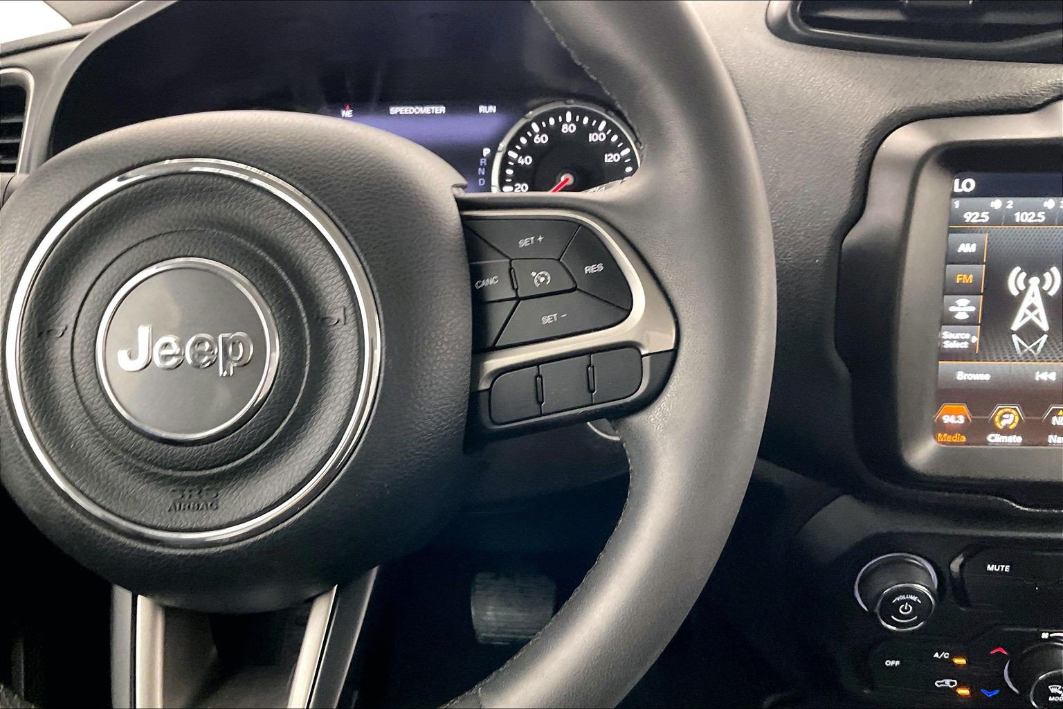 Used 2022 Jeep Renegade Latitude AWD/4WD image 20