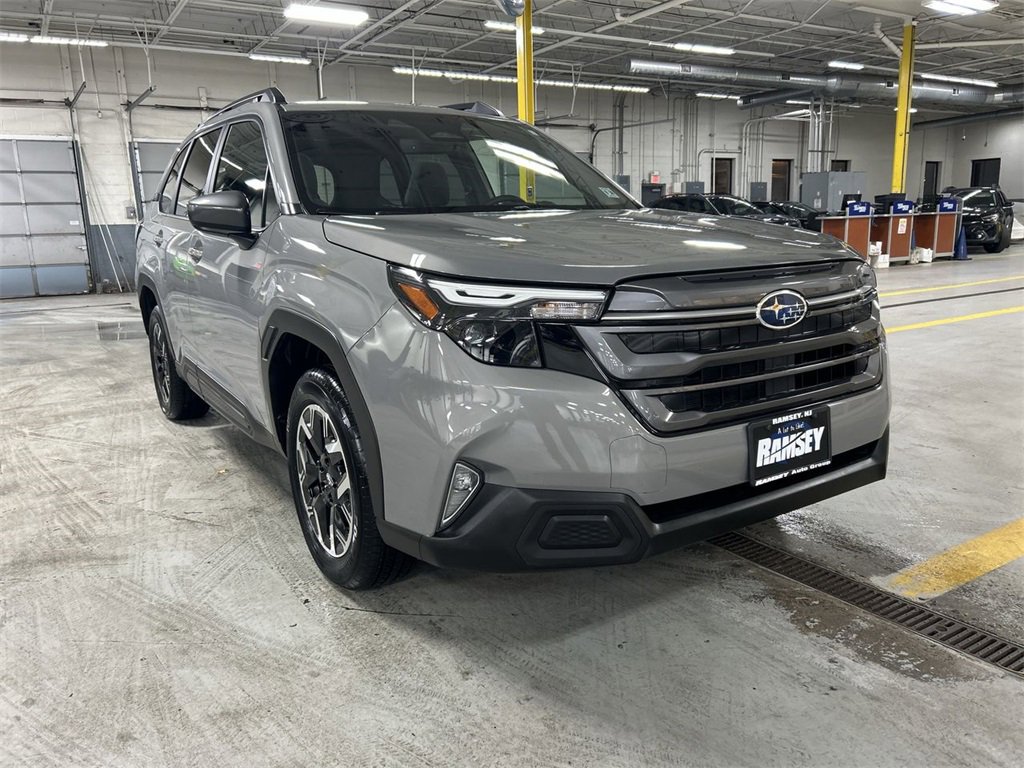 Used 2025 Subaru Forester Premium image 2