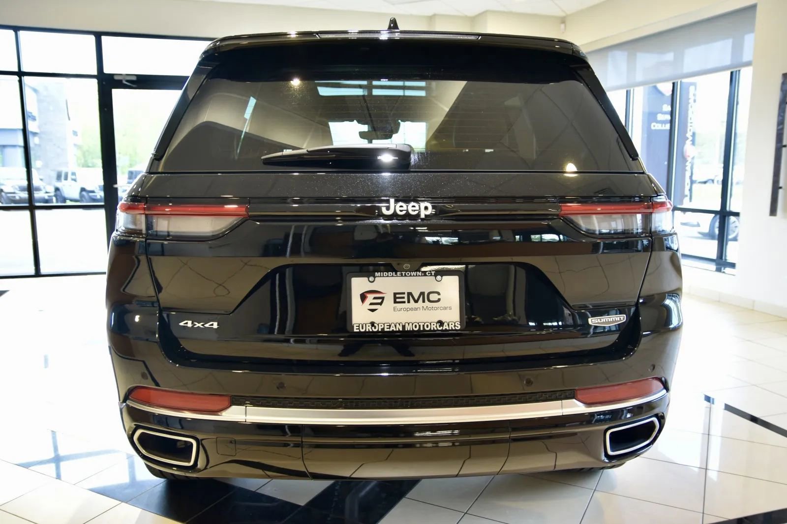 Used 2025 Jeep Grand Cherokee Summit AWD/4WD image 5