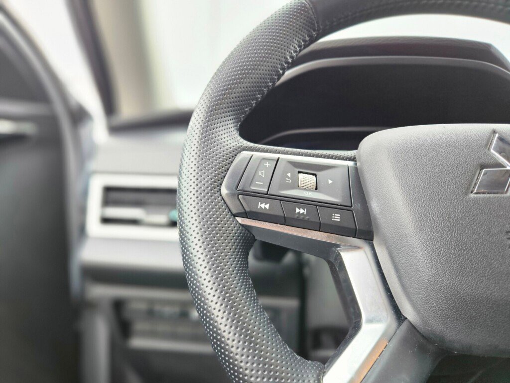 Used 2024 Mitsubishi Outlander SE image 27