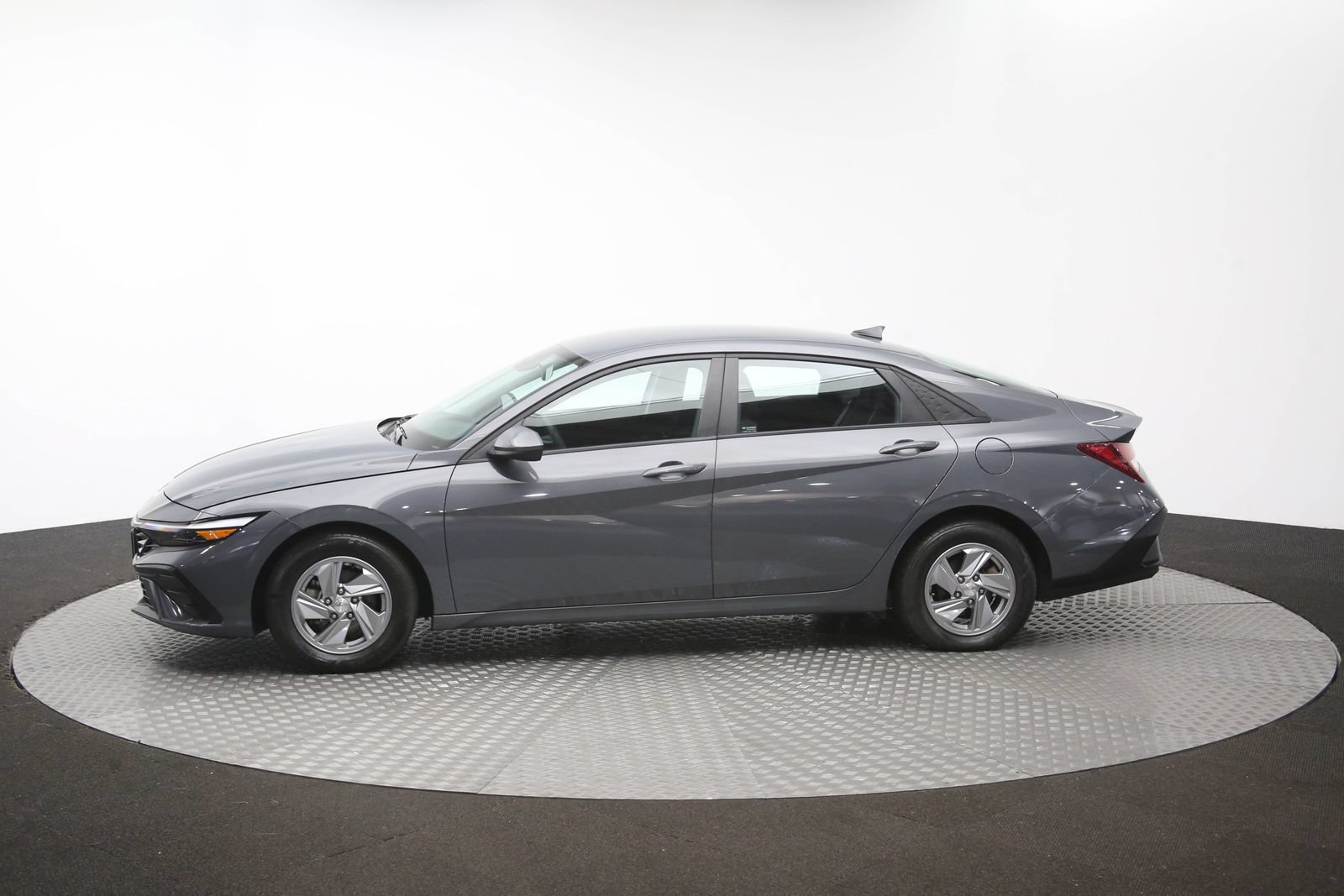 Used 2024 Hyundai Elantra SE FWD image 57