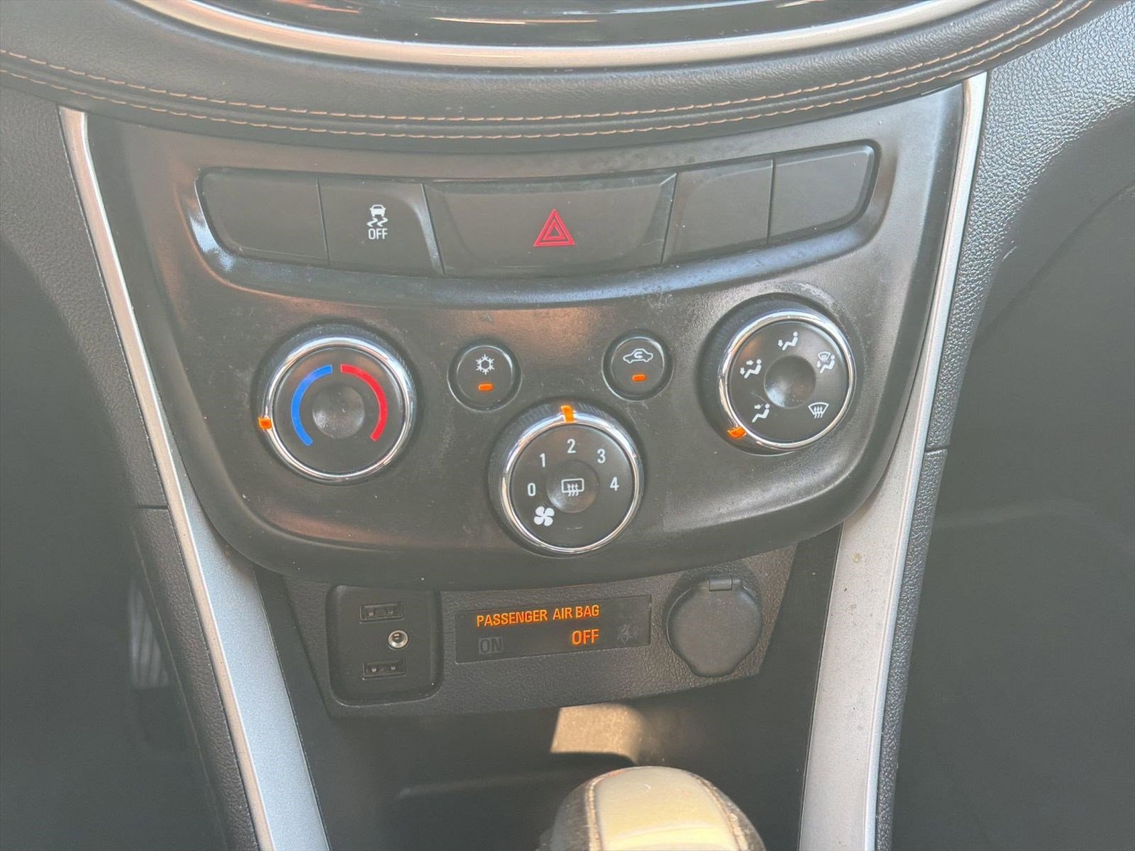 Used 2019 Chevrolet Trax LT w/ LT Convenience Package image 18