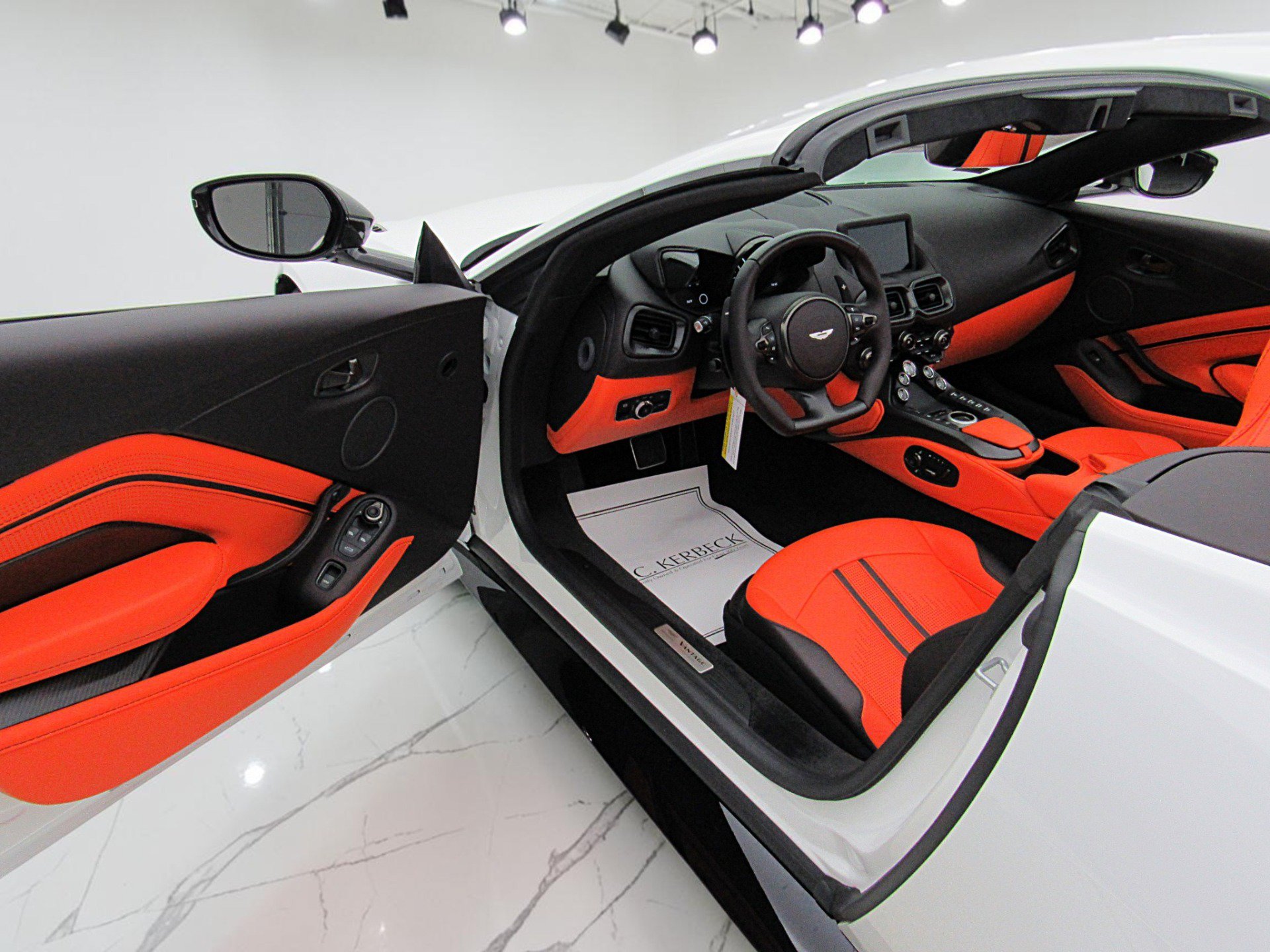 Used 2023 Aston Martin V8 Vantage Roadster RWD image 45