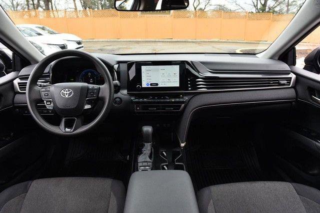 Used 2025 Toyota Camry LE image 8