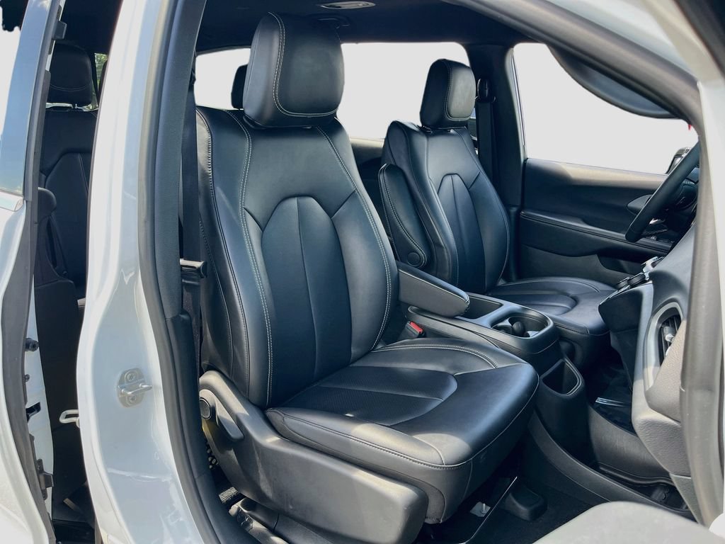 Used 2026 Chrysler Pacifica Select FWD image 28