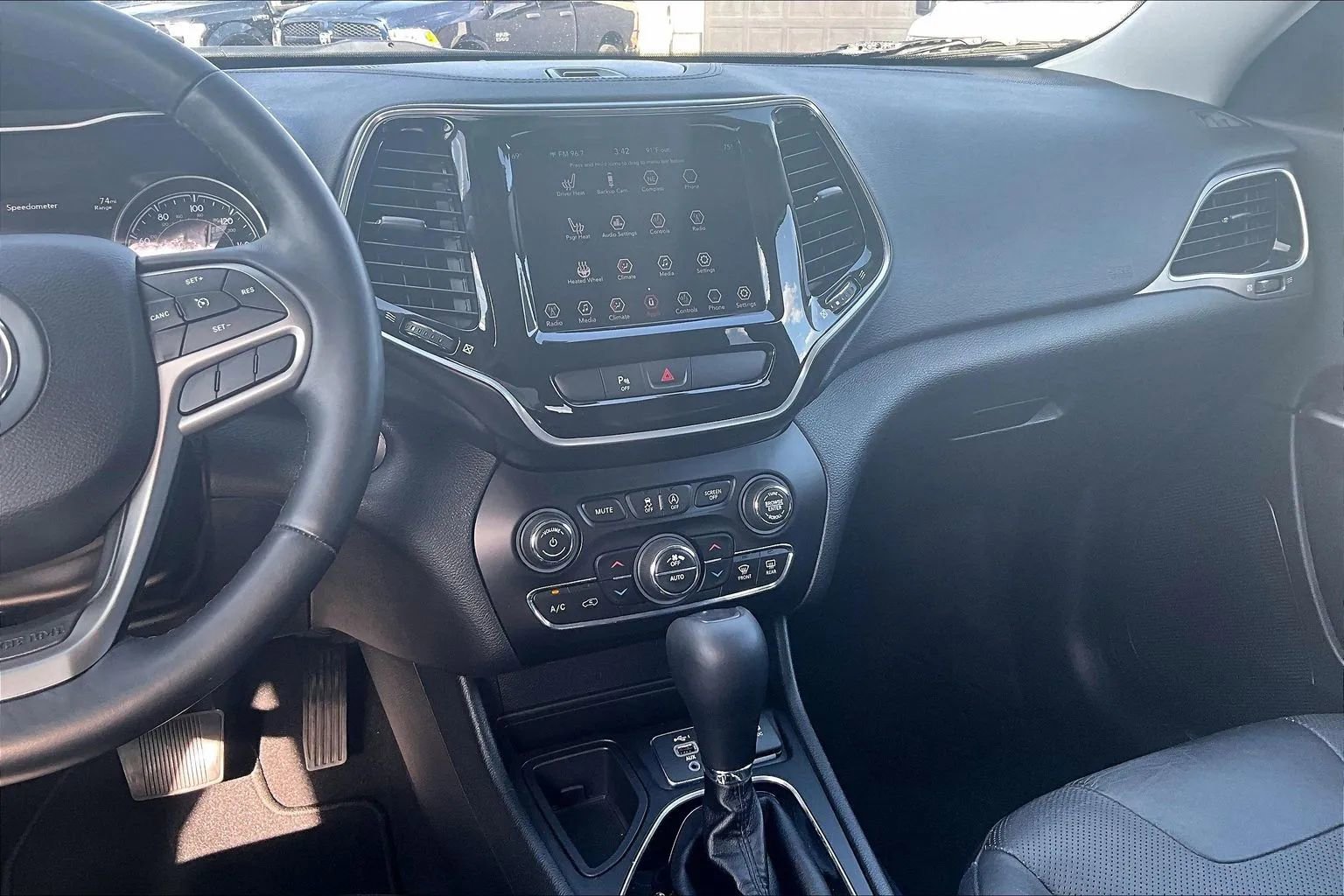 Used 2019 Jeep Cherokee Limited image 6