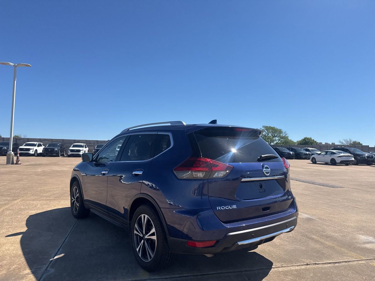 Used 2020 Nissan Rogue SV w/ Premium Package image 15