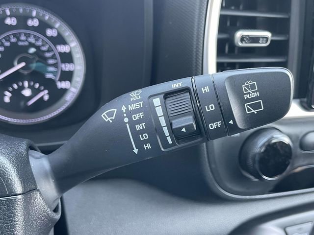 Certified 2021 Hyundai Venue SEL FWD image 20