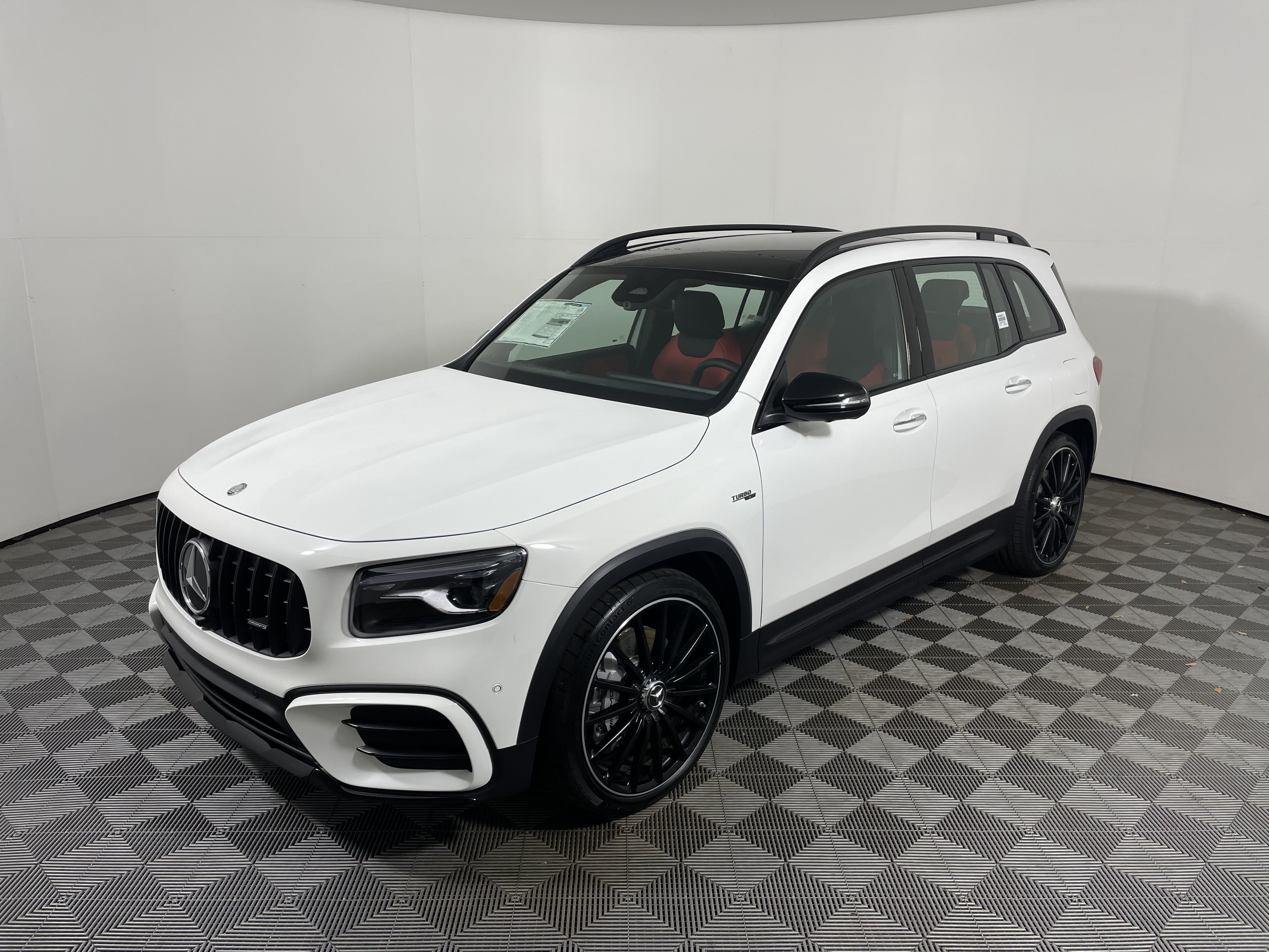 New 2026 Mercedes-Benz GLB 35 AMG 4MATIC image 9
