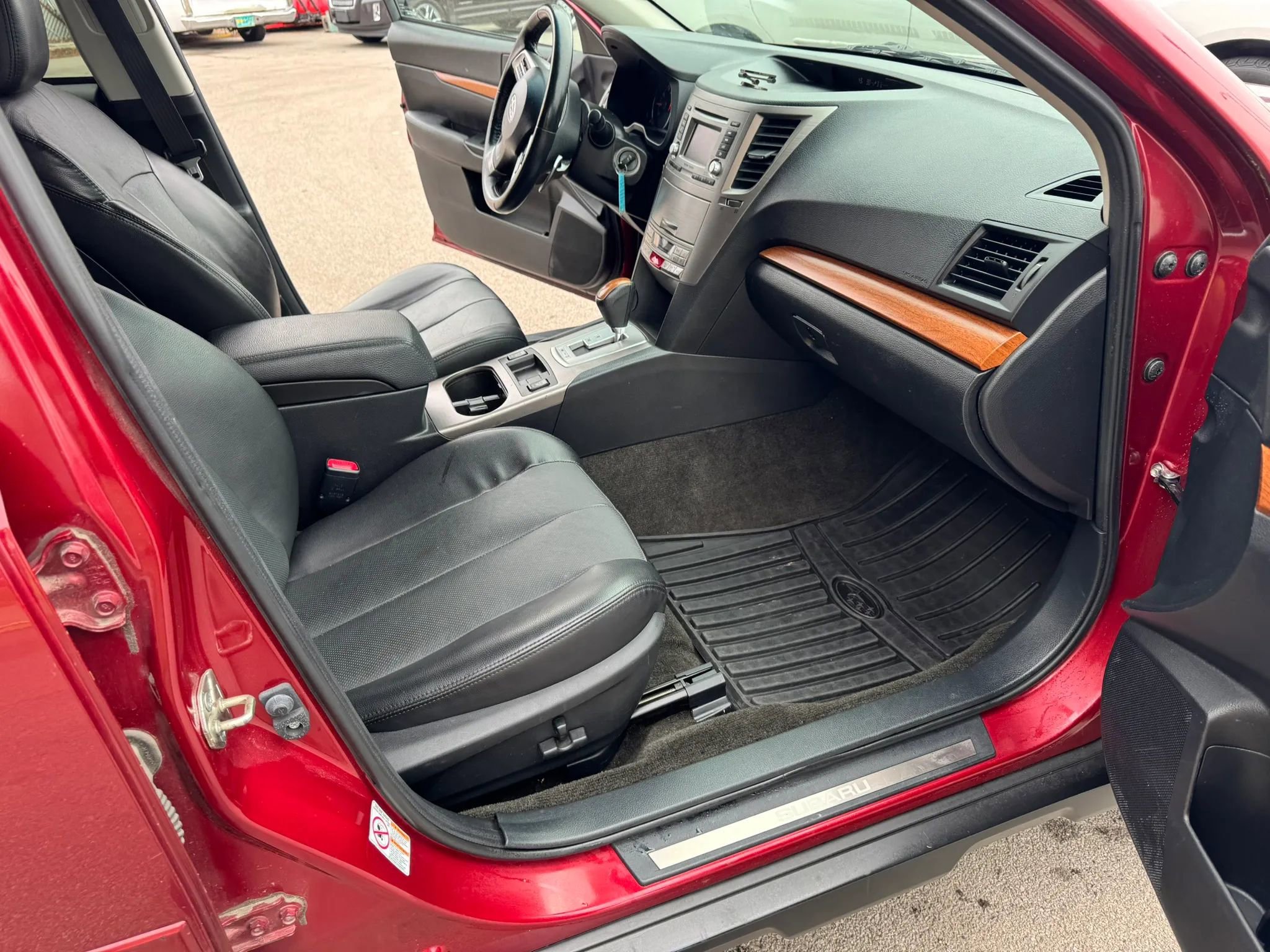 Used 2014 Subaru Outback 2.5i Limited w/ Moonroof Package AWD/4WD image 25