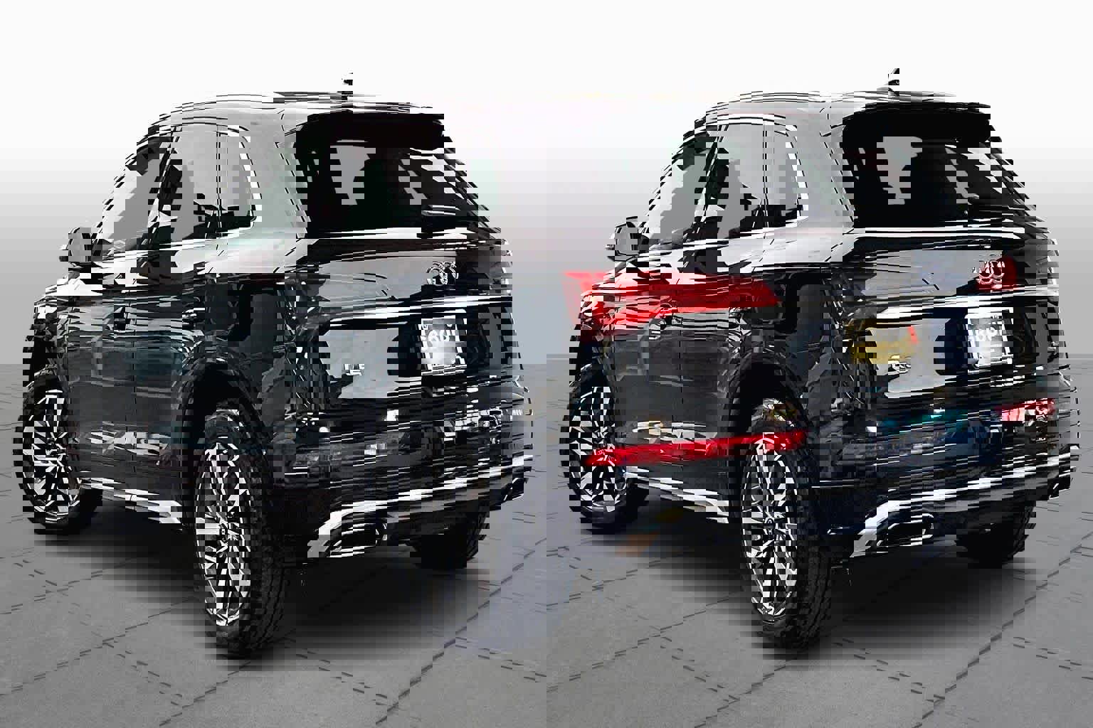 Used 2022 Audi Q5 2.0T Premium w/ Convenience Package image 12