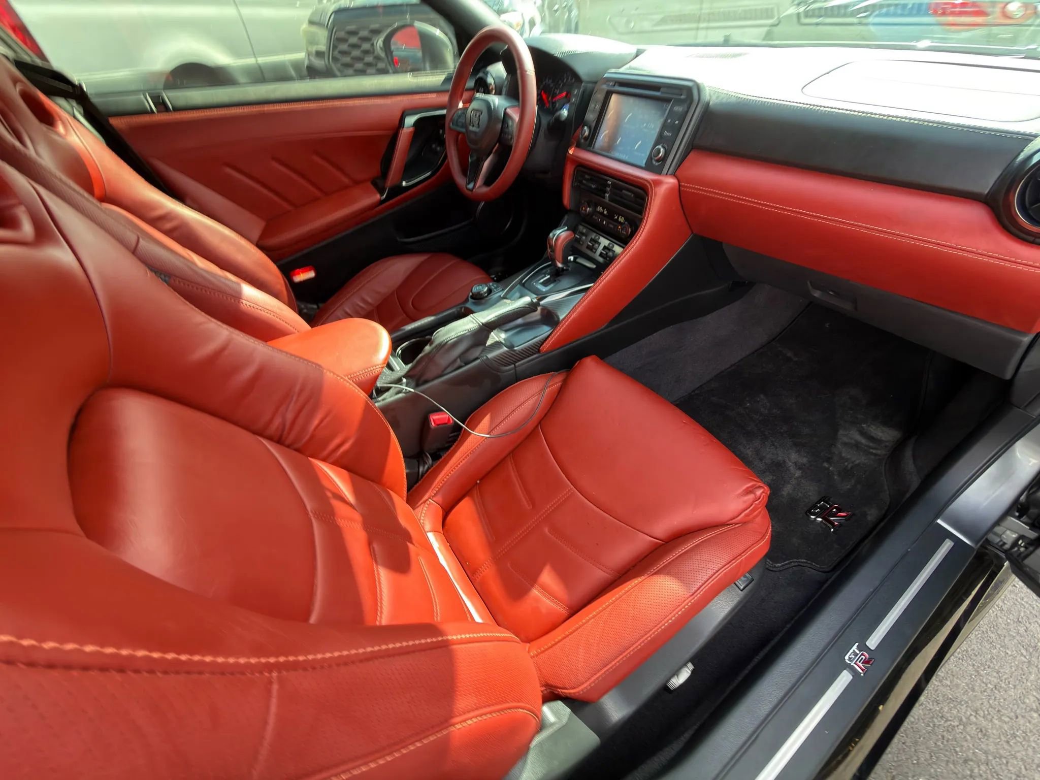 Used 2024 Nissan GT-R Premium w/ Premium Interior Package image 9