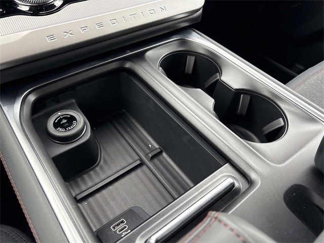 New 2025 Ford Expedition Active image 29