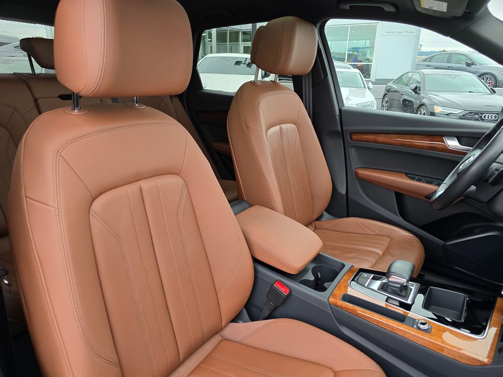 Used 2023 Audi Q5 2.0T Premium w/ Convenience Package image 11