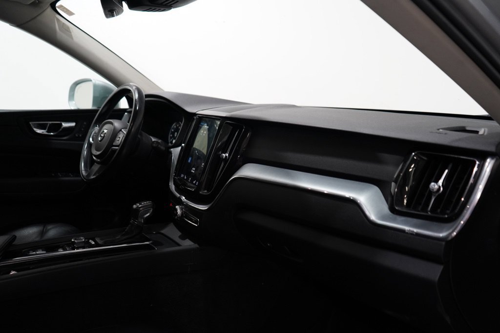 Used 2018 Volvo XC60 T5 Momentum w/ Convenience Package AWD/4WD image 19