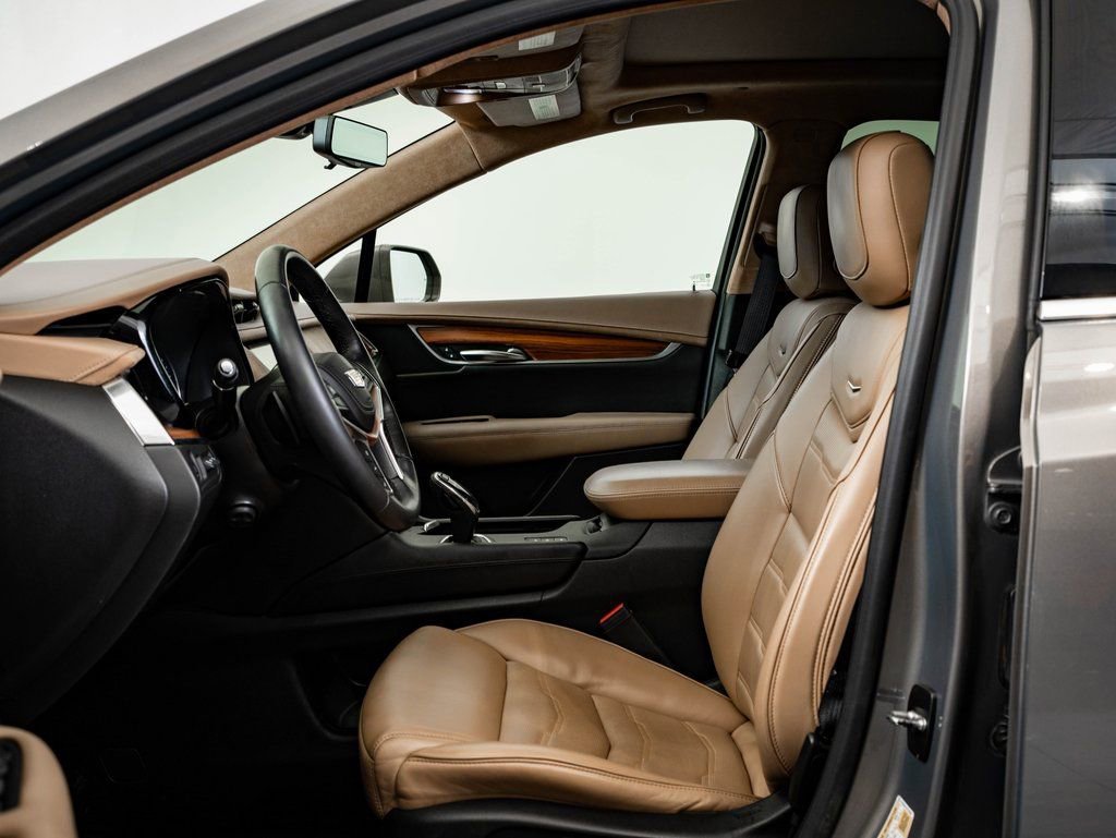 Used 2018 Cadillac XT5 Platinum w/ Driver Assist Package image 23