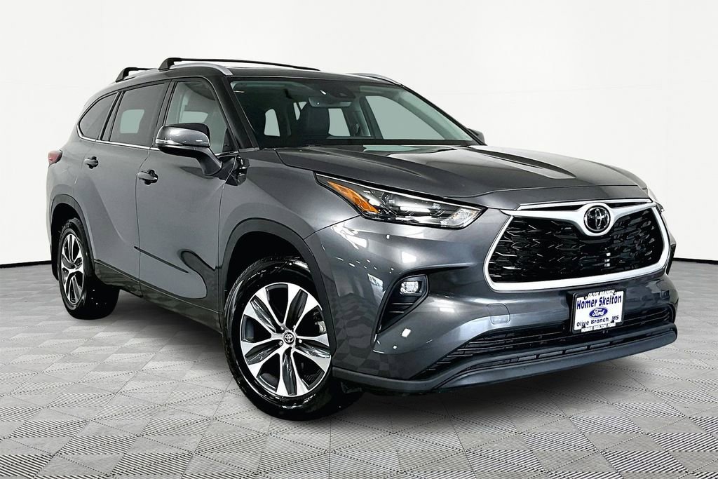 Used 2022 Toyota Highlander XLE image 1