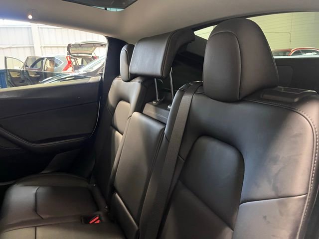 Used 2022 Tesla Model Y Long Range image 18